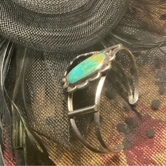 ♥️🧡Vintage sterling silver Navajo Turquoise and Silver Leaf clamper Bracelet. - Picture 5 of 8